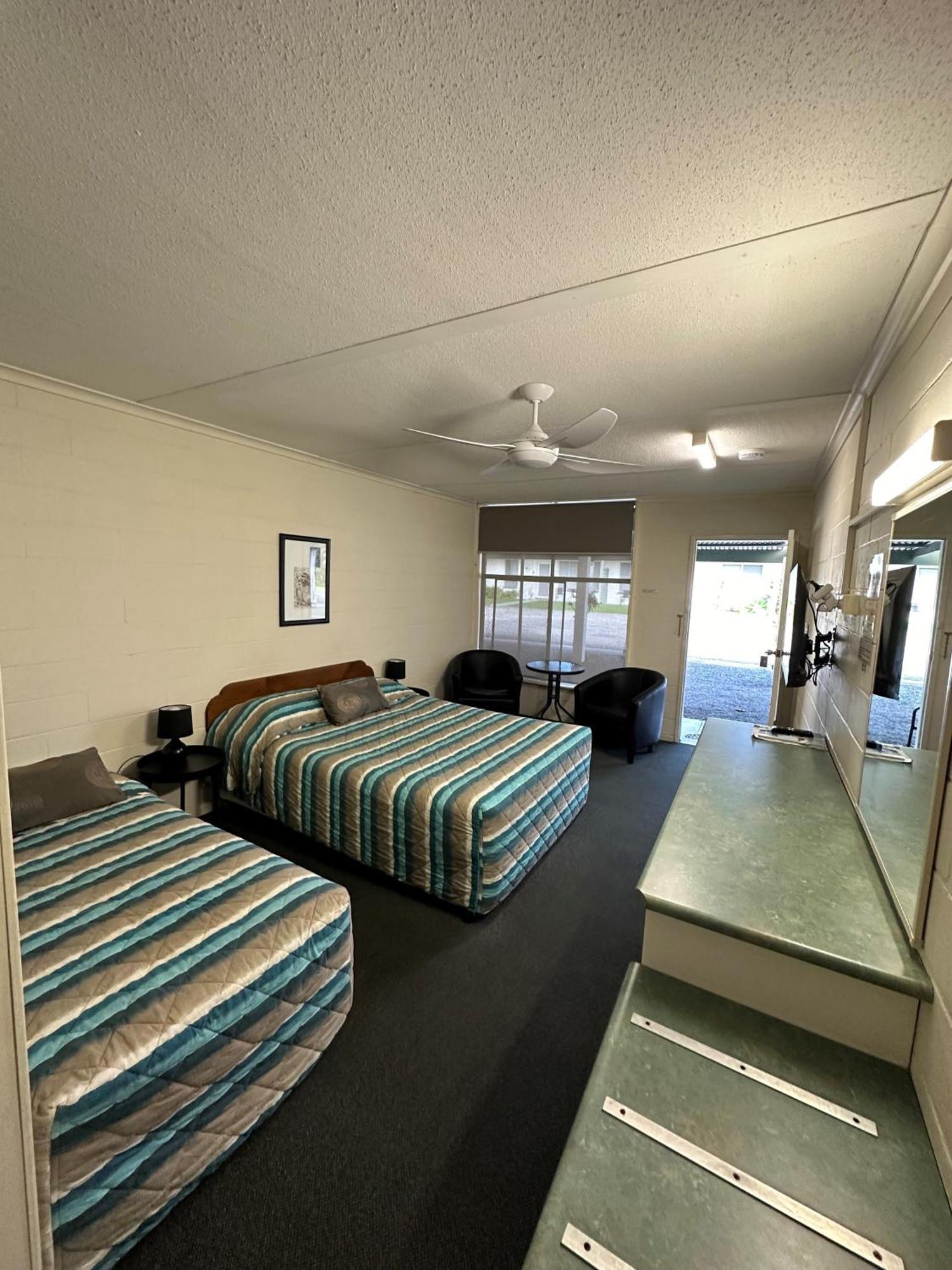 The Silver Bream Motel & Self Contained Units Малакута Екстериор снимка